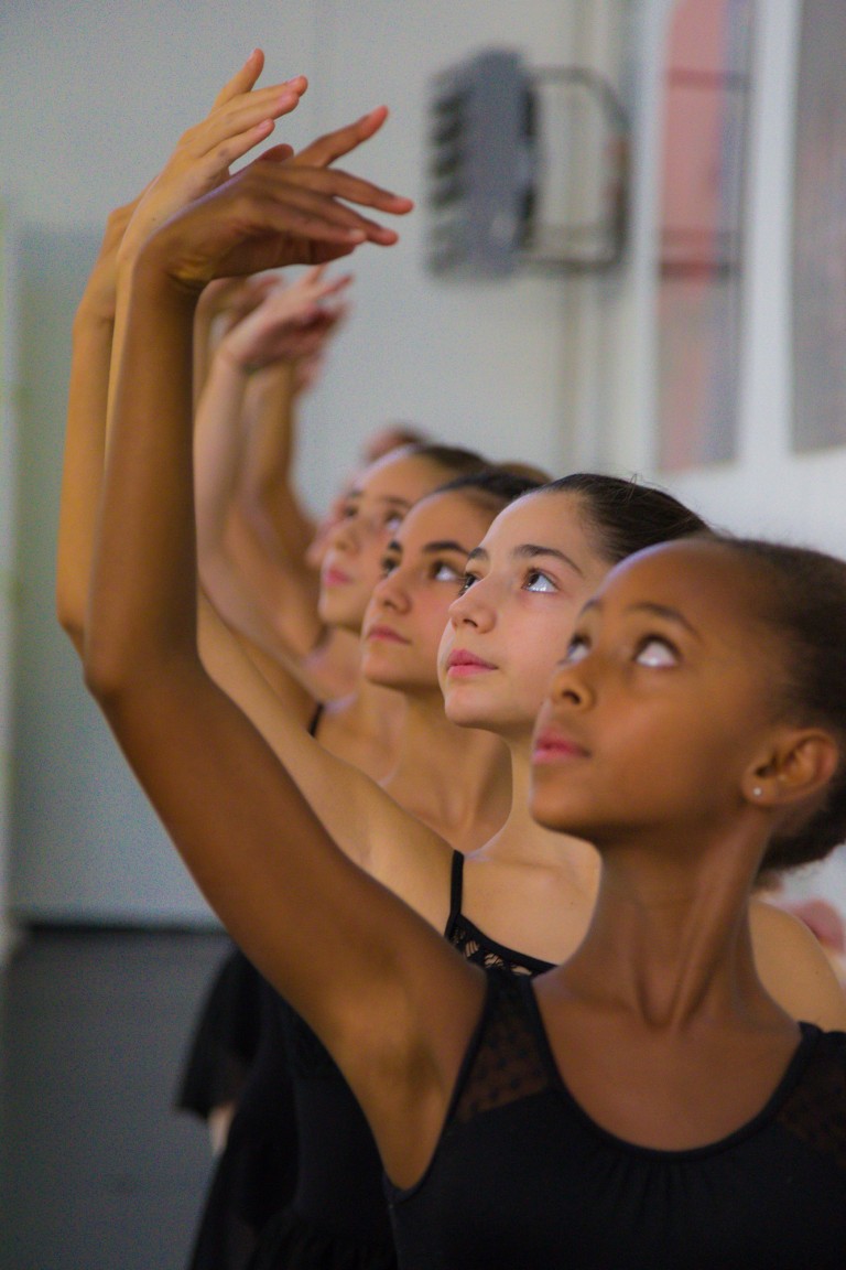 Allieve in posa Attitude - Danza Classica