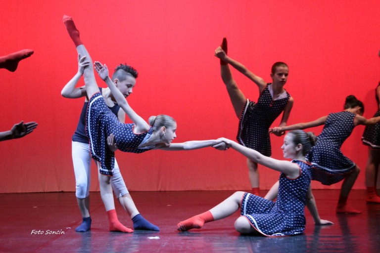 Giovani ballerini di Danza Contemporanea