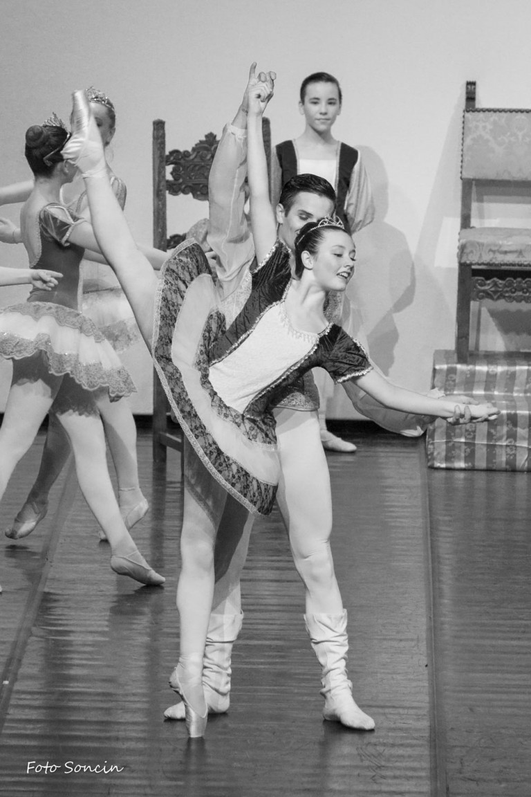 Passo a due durante lo spettacolo di danza