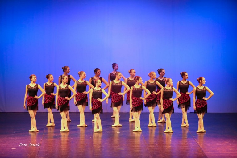 Ballerini sul palco in 'Tango'