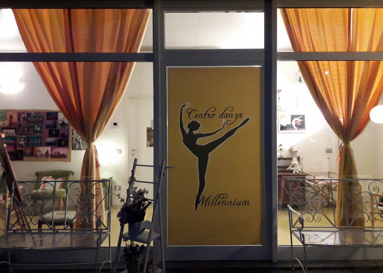 Vista dall'esterno della scuola di danza