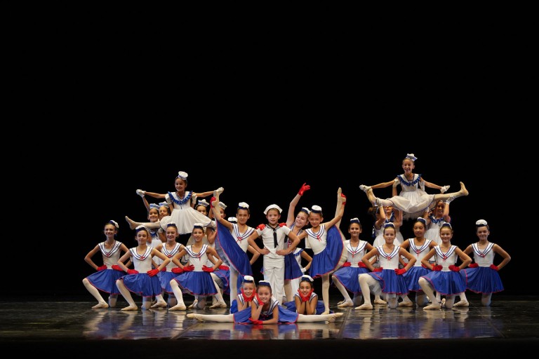 Copertina Across the World International Dance Competition
